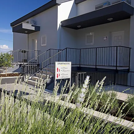 Palace 2 Taraca דירה *